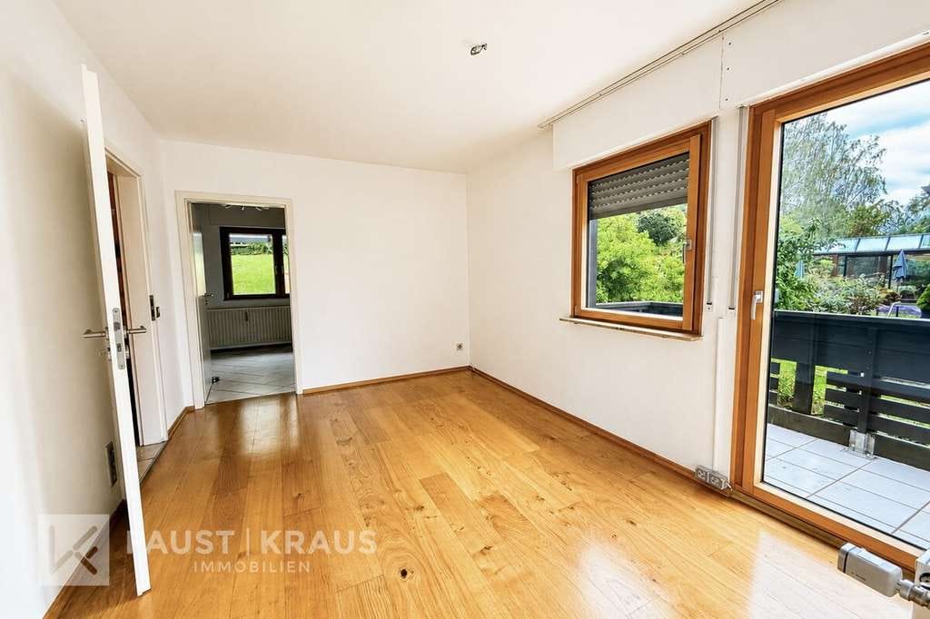 Immobilie in Hösbach - Energieeffizientes Einfamilienhaus mit Einliegerwohnung, Wärmepumpe und PV auf Erbpachtgrundstück - Bild 4