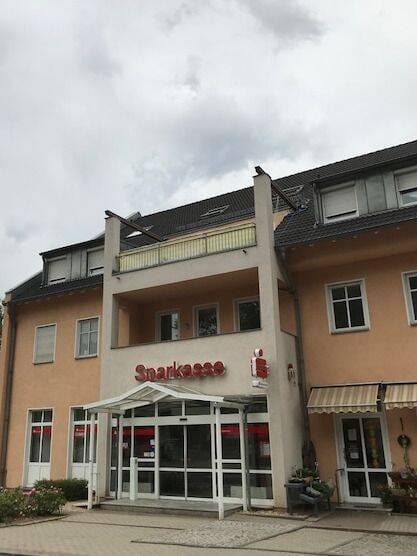 Immobilie in Langenweißbach - Gepflegte 3-Raum-Wohnung im 1. Obergeschoss mit Einbauküche und großem Balkon - Bild 0