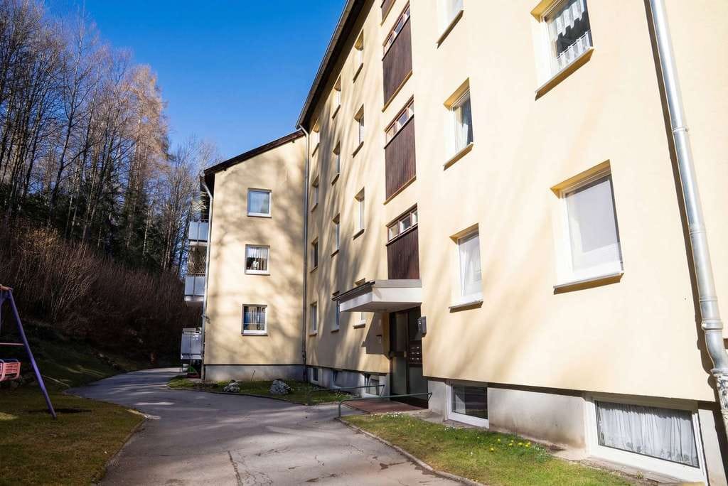 Immobilie in Miesbach - Stilvoll & Bezugsfrei: Lichtdurchflutete 2-Zimmer-Wohnung im Herzen Oberbayerns - Bild 2