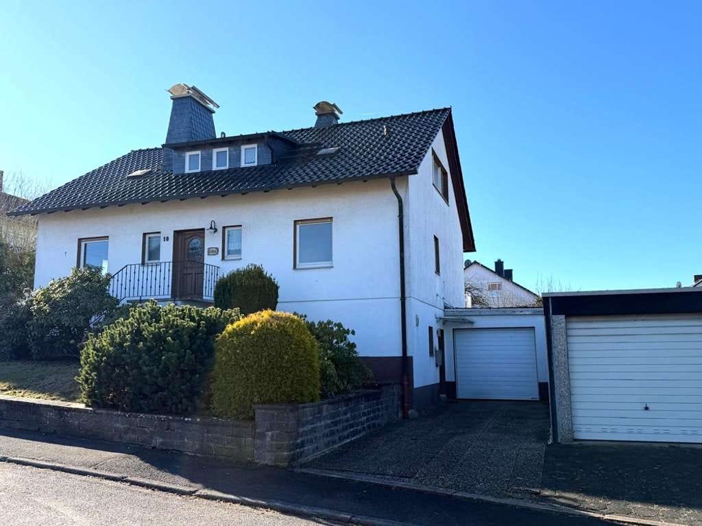 Immobilie in Schenklengsfeld - Solides Einfamilienhaus mit ELW in angenehmer Lage von Wippershain ! - Bild 2