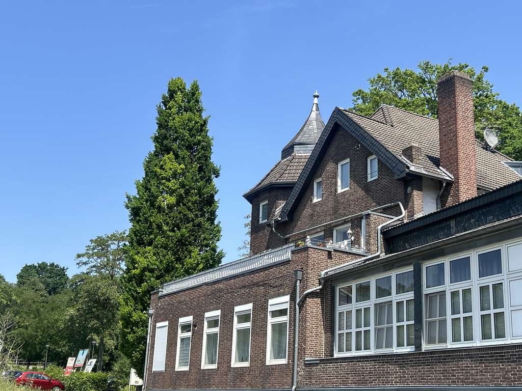 Immobilie in Wassenberg - Charmante Altbauwohnung mit 50 m² Sonnenterrasse und Garage - Bild 2