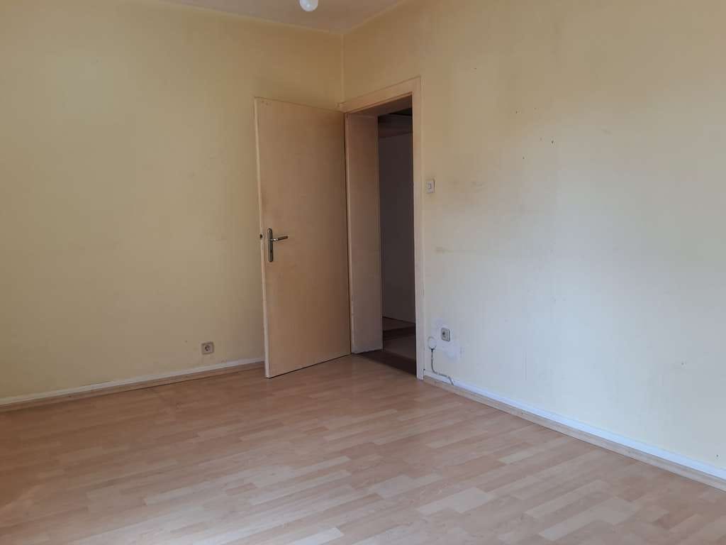 Immobilie in Flörsheim - Entwicklungsobjekt mit Potenzial – 1- bis 2-Familienhaus in Bahnhofsnähe von Flörsheim am Main - Bild 2