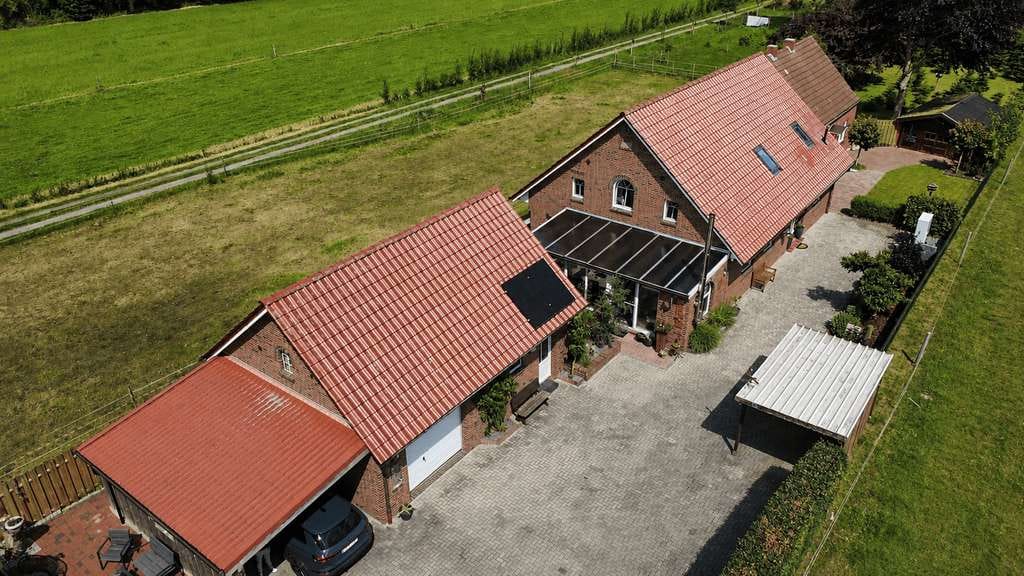 Immobilie in Weener - Attraktive Doppelimmobilie – Eigennutzung und Vermietung ideal kombinierbar - Bild 1