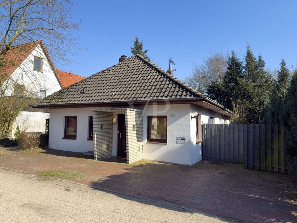 Immobilie in Wardenburg - Großzügiger Bungalow mit zwei Wohneinheiten direkt am See - Bild 1