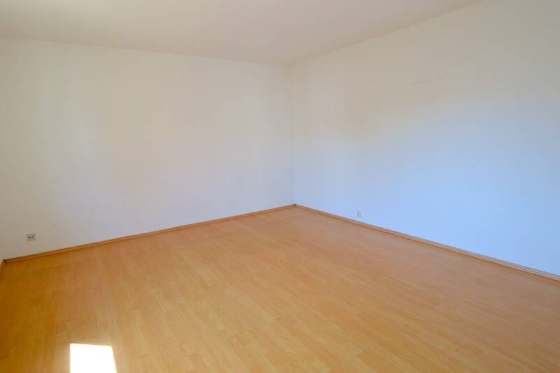 Immobilie in Budenheim - Falanga Immobilien - 1-2 Fam.Hs. mit vielfältigen Möglichkeiten & tollem Hof-/Gartenbereich in Bud. - Bild 2