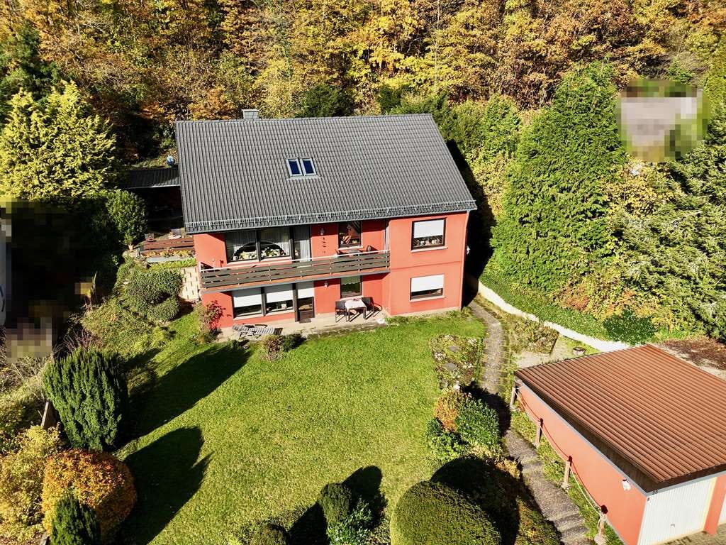 Immobilie in Schlangenbad - Wambach: Ein Einfamilienhaus mit Einliegerwohnung in direkter Waldrandlage - Bild 1