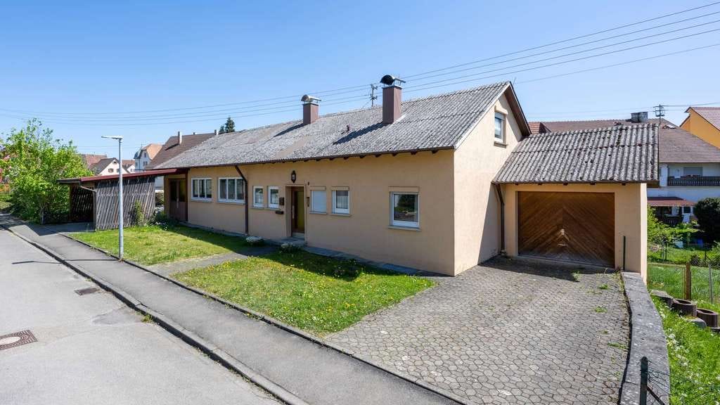 Immobilie in Hirrlingen - Einfamilienhaus mit weitläufigem Garten, Werkstatt und viel Platz zur Entfaltung - Bild 0