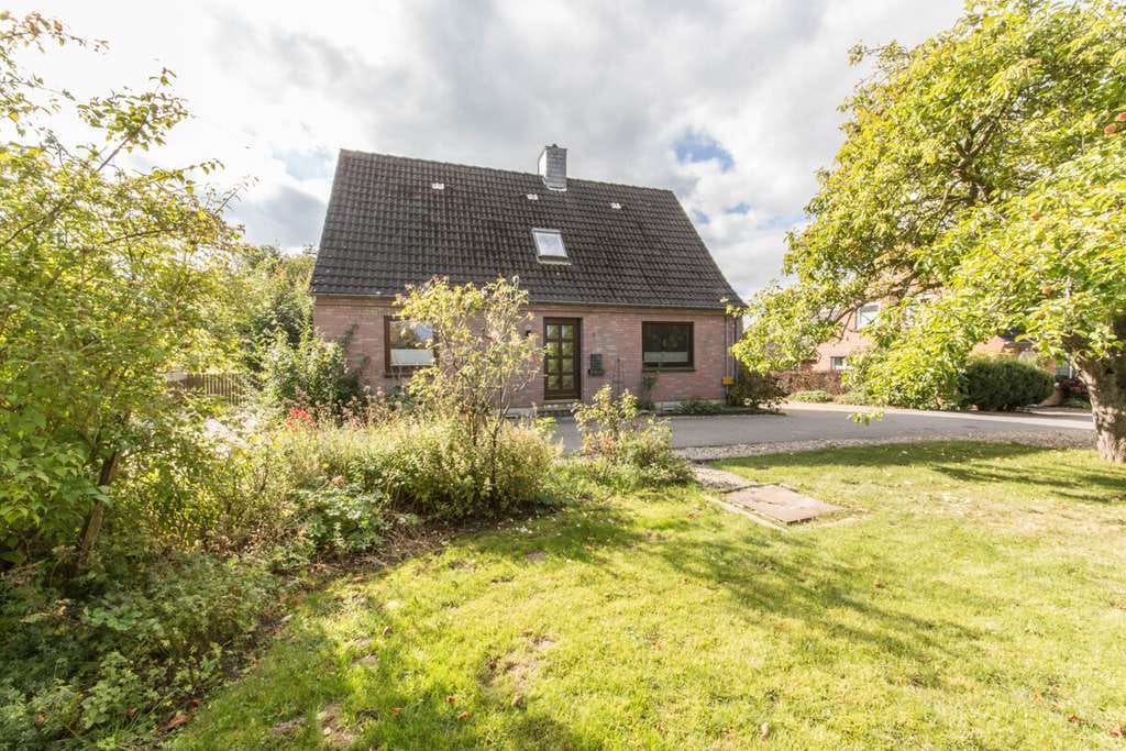 Immobilie in Niesgrau - Zweifamilienhaus mit Traumgarten in Wassernähe - Bild 1