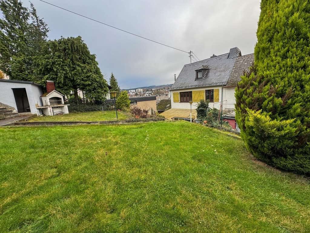 Immobilie in Mayen - Gepflegtes Einfamilienhaus in Mayen mit Garten und zwei Garagen - Bild 1