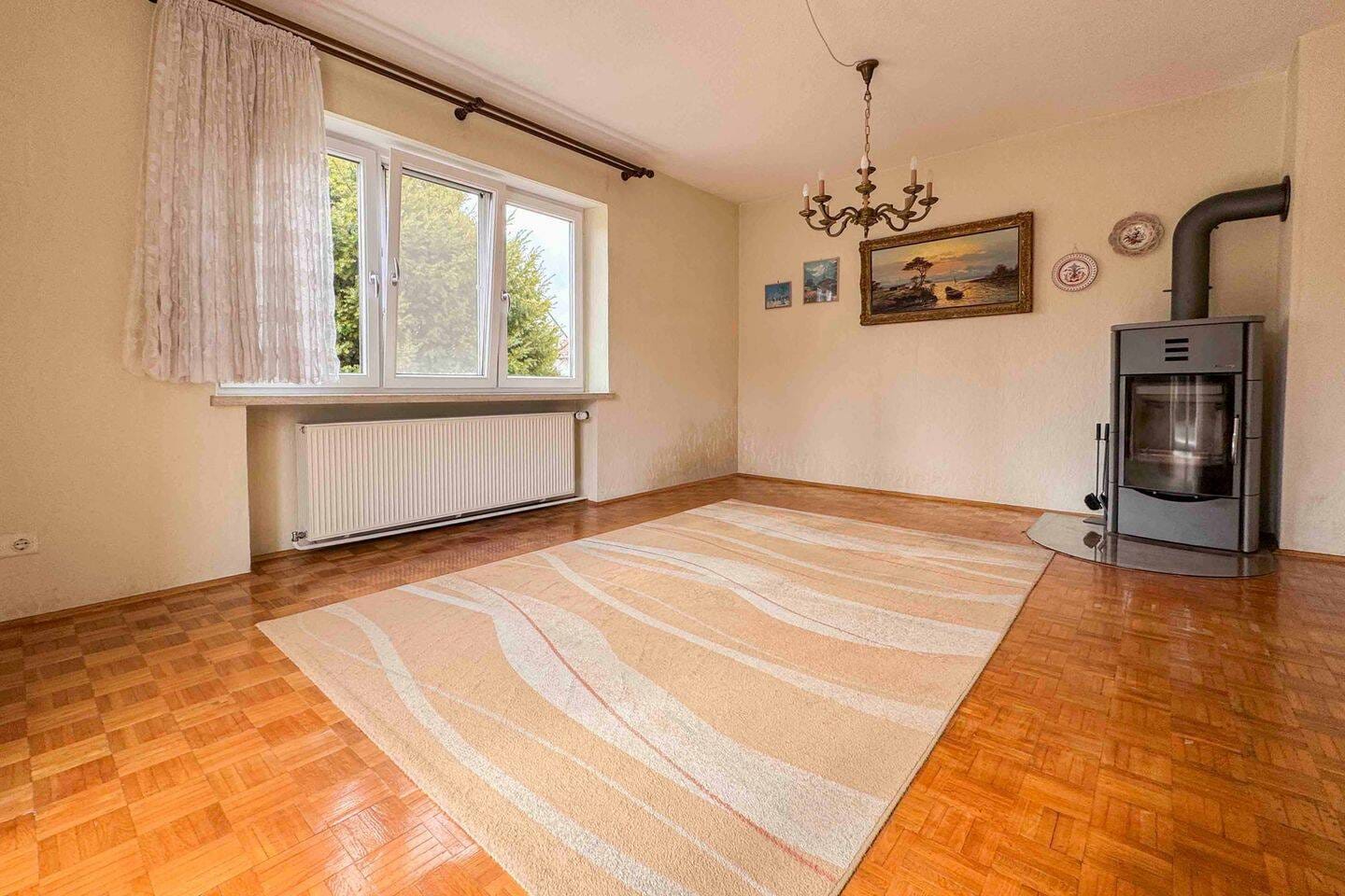 Immobilie in Sünching - Charmantes Einfamilienhaus mit großem Garten und Gestaltungspotenzial in Sünching - Bild 1