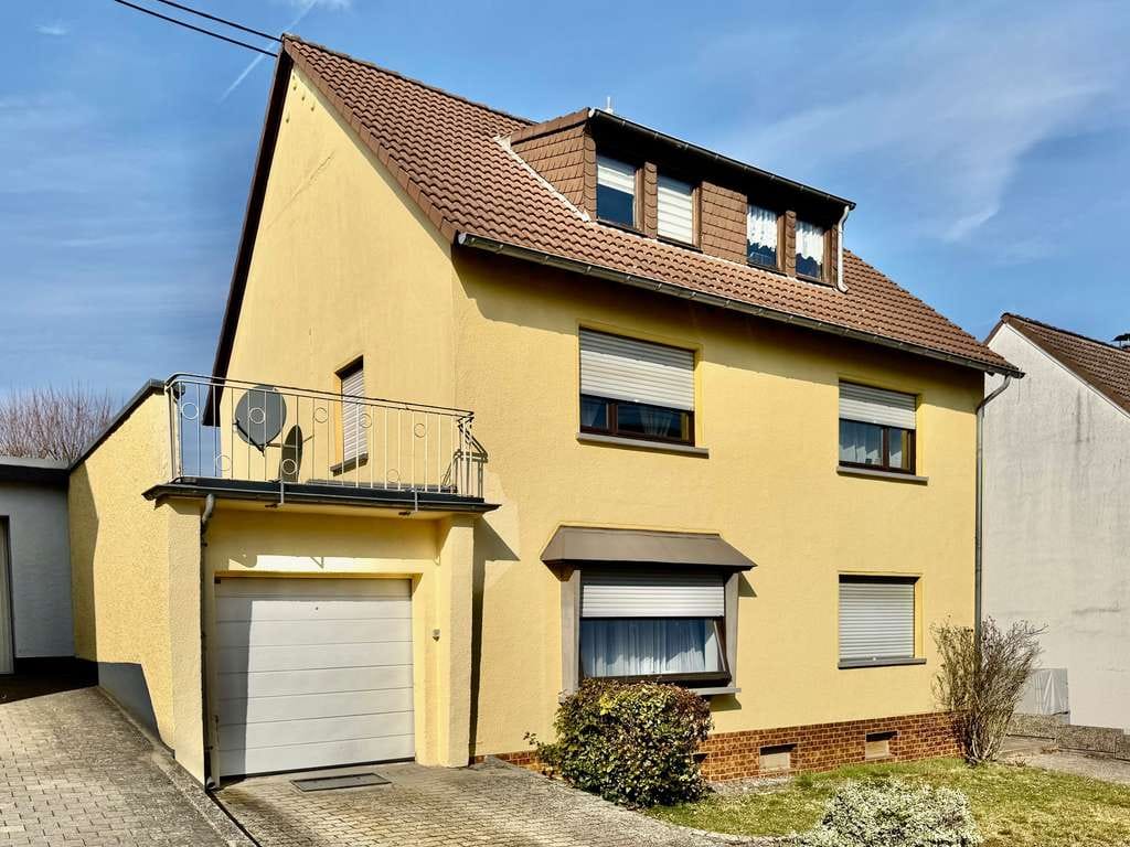 Immobilie in Bassenheim - 3 WOHNUNGEN, GARAGE, GARTEN, voll vermietet - Bild 1