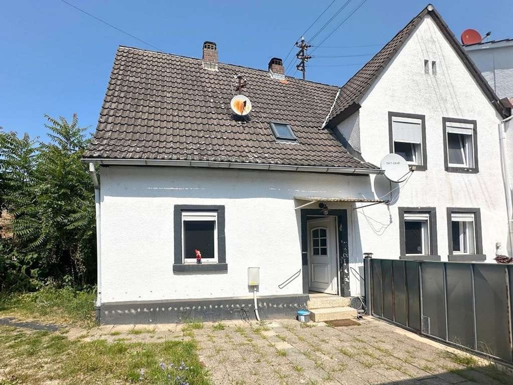 Immobilie in Böhl-Iggelheim - Spitzenpreis: Renovierungsbedürftiges Haus mit großem Grundstück, Innenhof und ausbaufähiger Scheune - Bild 0