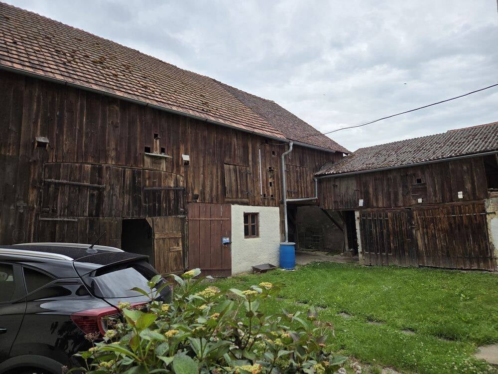 Immobilie in Kösching - Ländlicher Charme, Bauernhof mit Nebengebäuden und großem Grundstück in Bettbrunn! - Bild 3