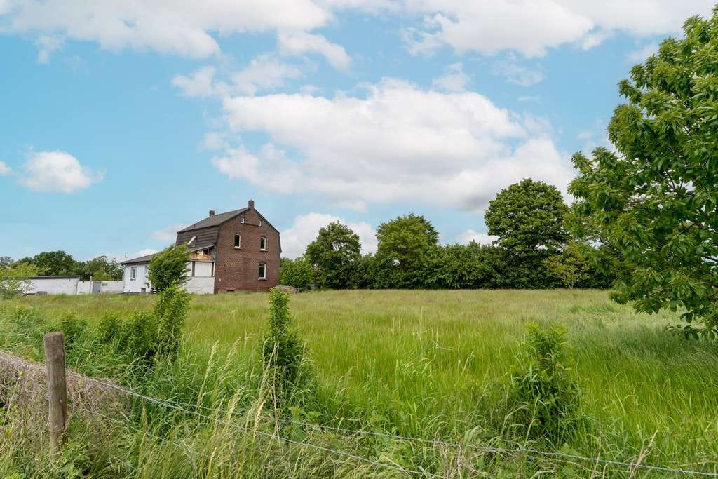 Immobilie in Kempen - Freistehendes Einfamilienhaus mit großem Grundstück und Feldblick – Projekt mit viel Potenzial - Bild 1