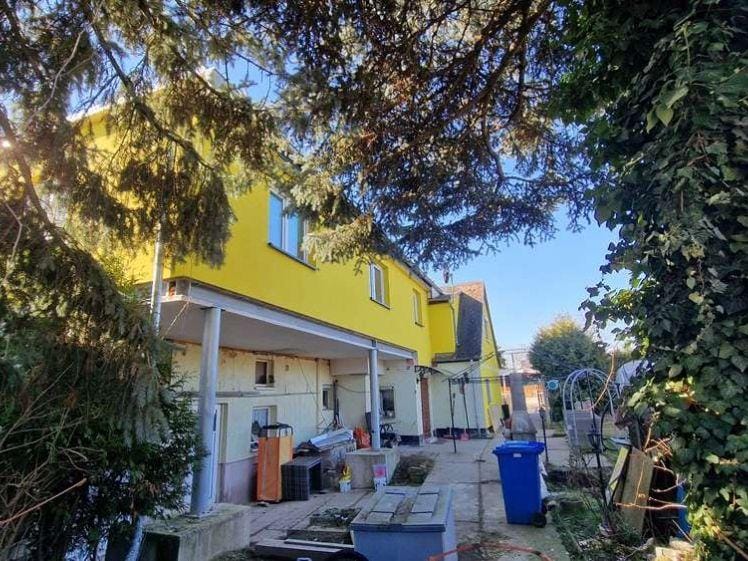 Immobilie in Wermsdorf - Familientraum mit Entwicklungspotenzial - DHH mit Garage & grünem Garten - Bild 0