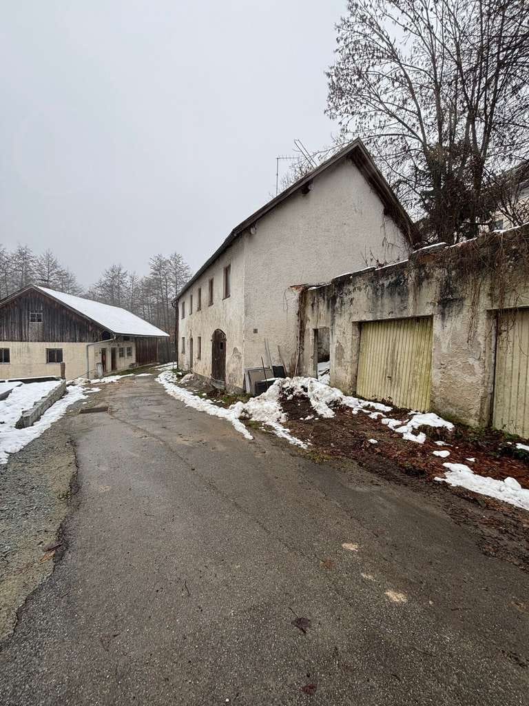 Immobilie in Grafling - Attraktive Entwicklungsgrundstücke mit Bachlauf – Zwei gegenüberliegende Flächen mit hohem Neubaupot - Bild 0