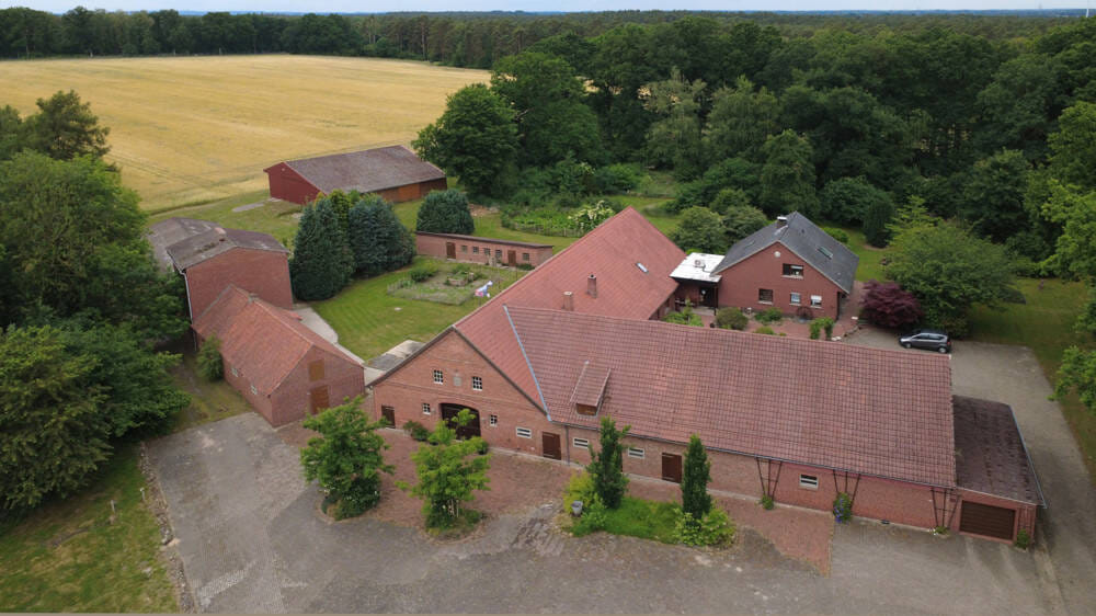 Immobilie in Hemsloh - Attraktiver Resthof mit zwei Wohneinheiten und Tierhaltung in Niedersachsen - Bild 1