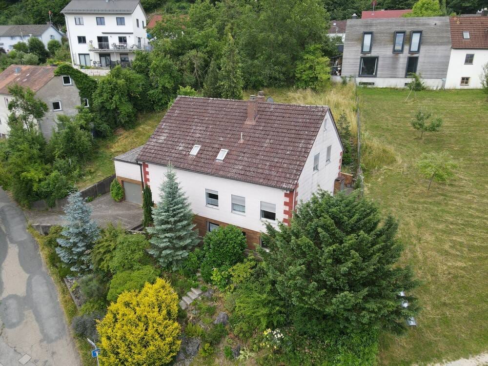 Immobilie in Weißenburg i. Bay. - WEITBLICK - Ein-/Zweifamilienhaus mit zwei Garagen für das kl. Budget - Bild 0
