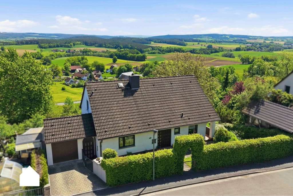 Immobilie in Emtmannsberg - Jeden Tag wie Urlaub – Wohnen mit Fernblick, Terrasse & Gartenparadies! - Bild 0