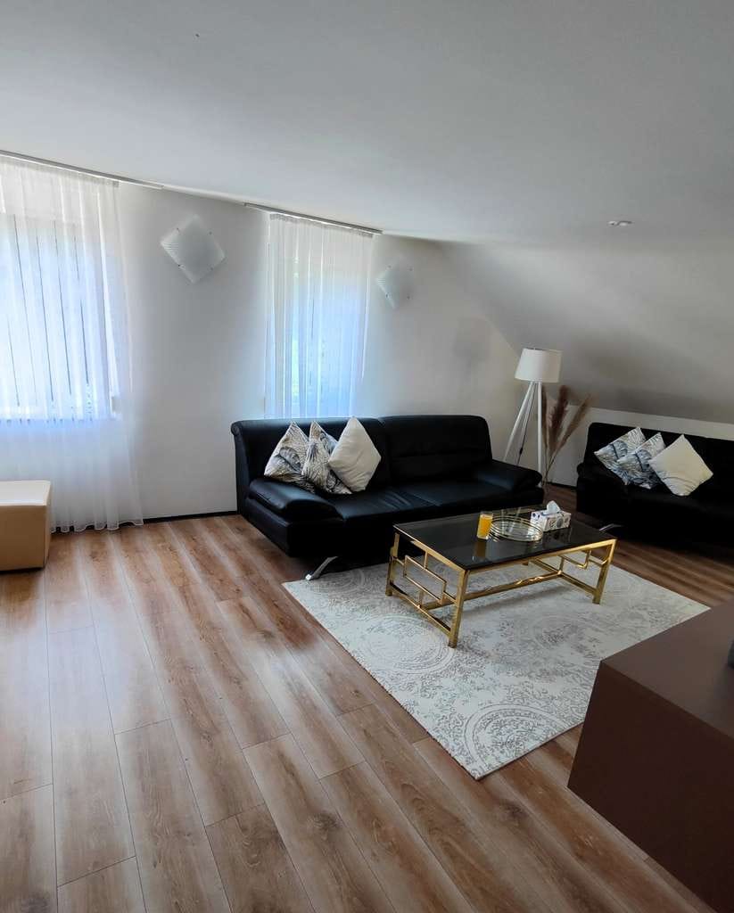 Immobilie in Bad Urach - Wohnen oder investieren – gepflegte 3-Zimmer-Dachgeschosswohnung in Bad Urach - Bild 1