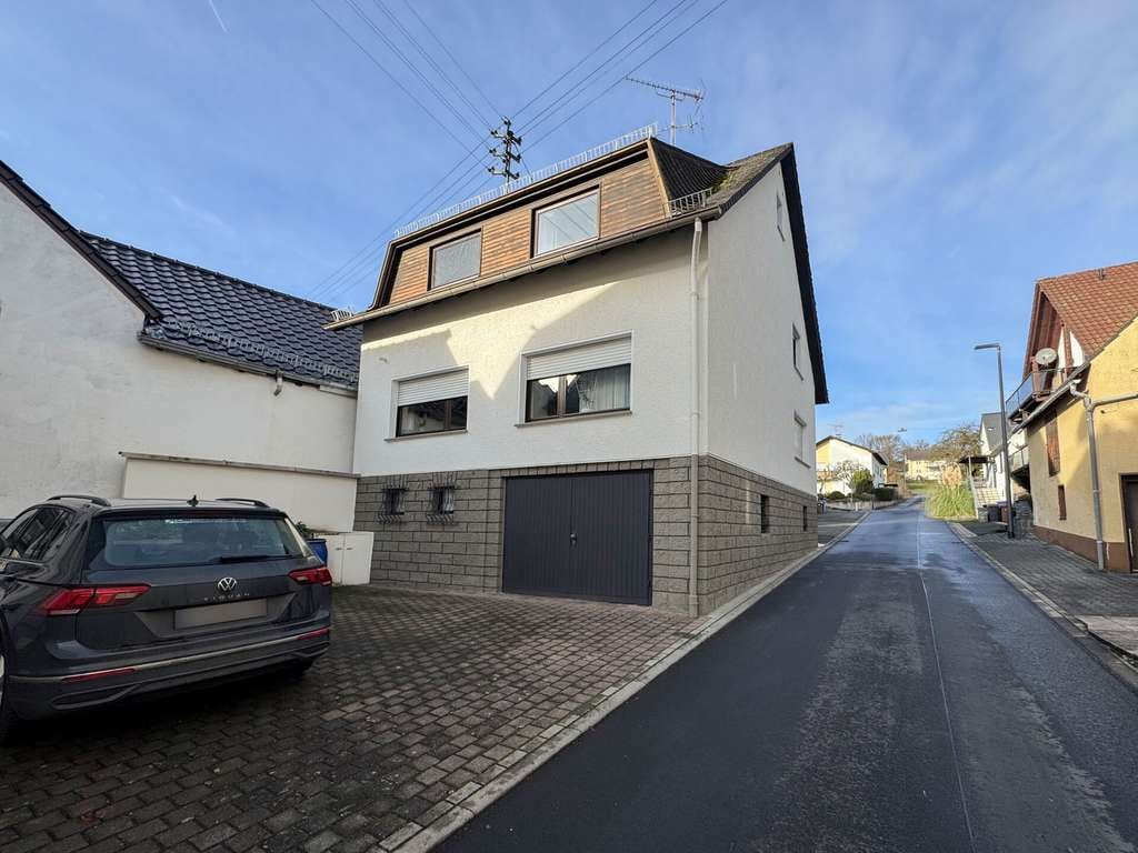 Immobilie in Dornburg - Gepflegtes Einfamilienhaus mit Balkon in guter Lage von Dornburg - ideal für Familien! - Bild 2