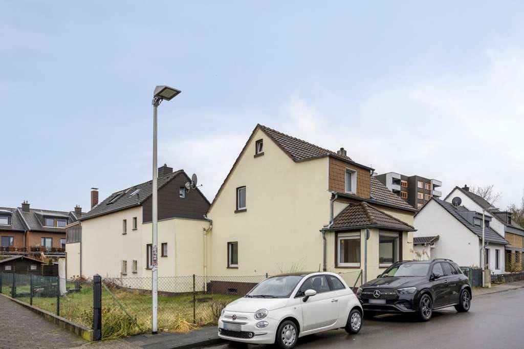 Immobilie in Monheim am Rhein - ***Charaktervoller Altbau mit individuellem Verwirklichungspotenzial ***Ein echtes Juwel! *** - Bild 2