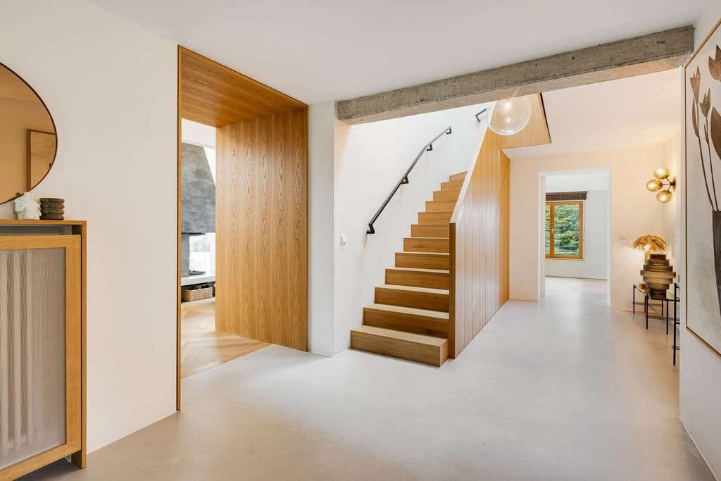 Immobilie in Münsing - Chalet meets Purismus: Landhaus-Juwel mit Fernblick und Gästewohnung in Seenähe - Bild 1