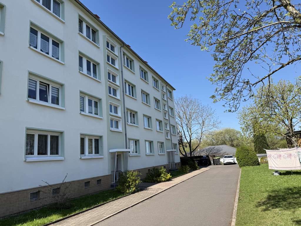 Immobilie in Waltershausen - hochwertig renovierte 3-Zimmer ETW mit Balkon und Küche im 2.OG - Bild 1