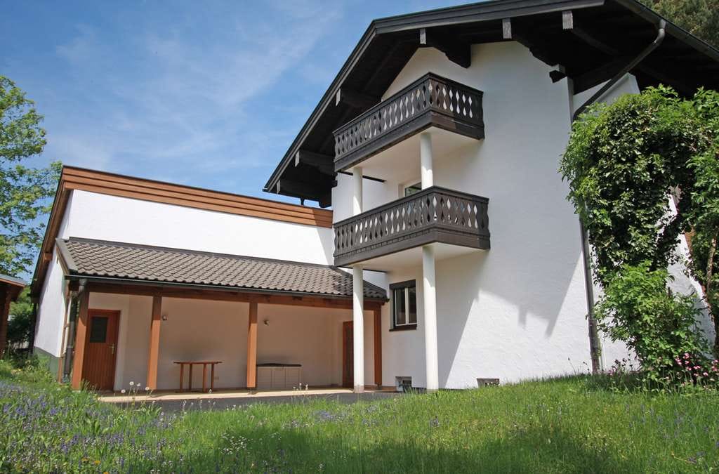 Immobilie in Bernau am Chiemsee - Familienhaus mit Modernisierungspotential in schöner Lage von Bernau am Chiemsee - Bild 1