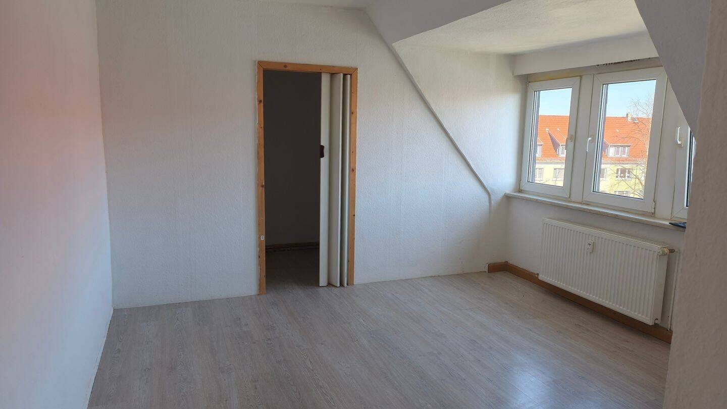 Immobilie in Groitzsch - 1-Zimmer-DG-Wohnung in Groitzsch mit EBK, frei verfügbar - Bild 1