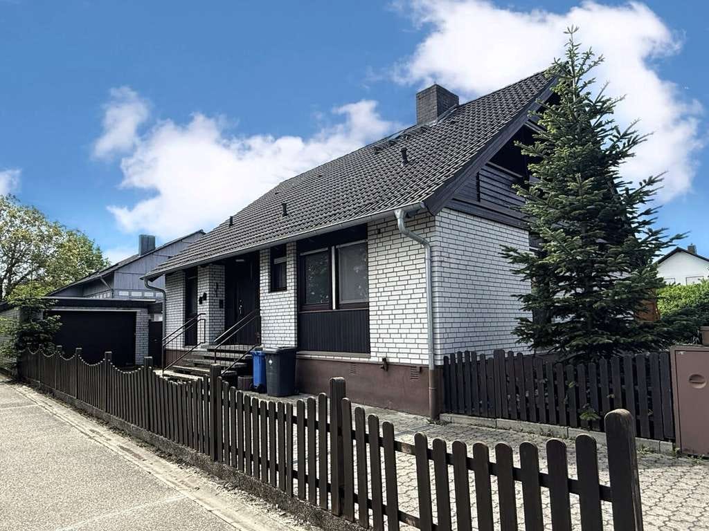Immobilie in Dettenheim - Traumlage! EFH mit gr. Terrasse, überdachtem Balkon, 2 Bädern, Keller, Garage und schönem Garten - Bild 0