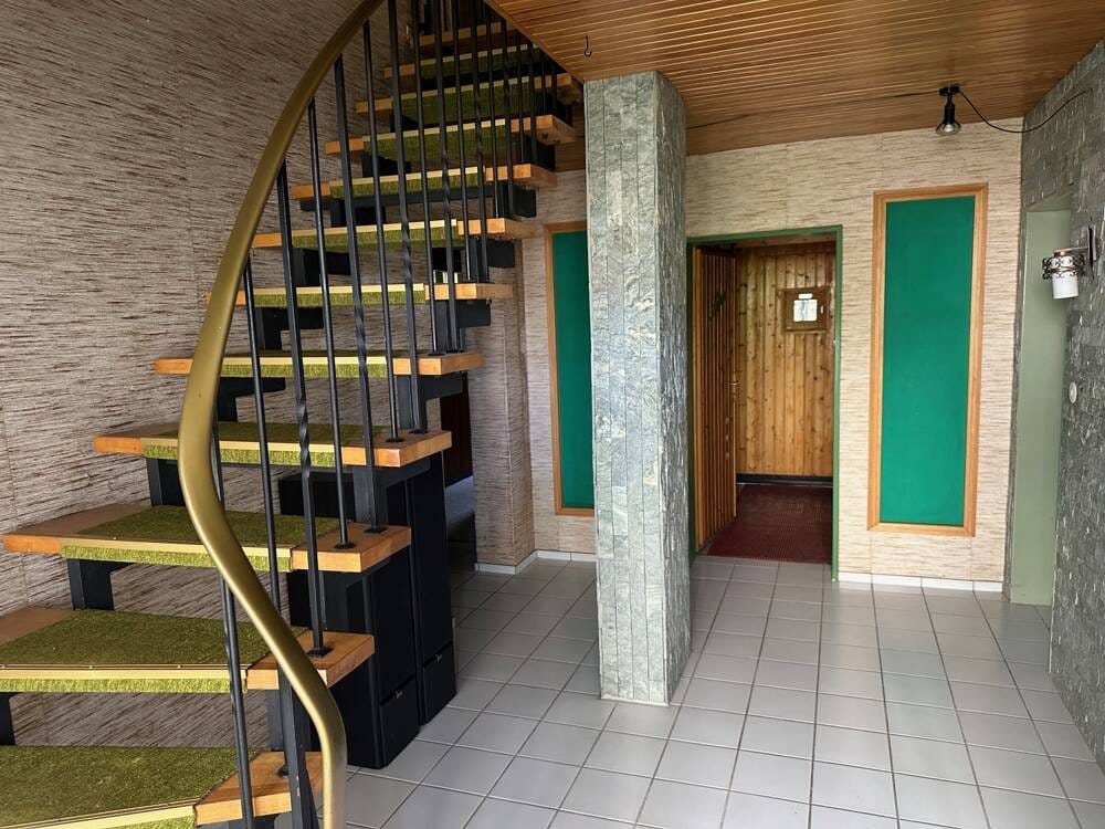 Immobilie in Helsa - Attraktives Einfamilienhaus mit Einliegerwohnung , Garage und Wintergarten in ruhiger Lage von Helsa - Bild 2