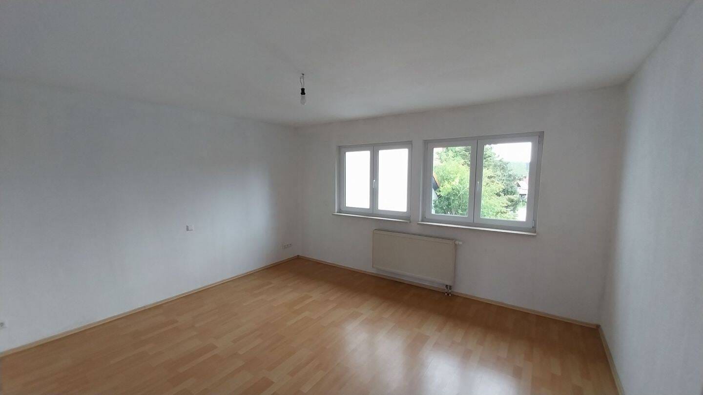 Immobilie in Hoßkirch - Platz für die ganze Familie - Günstiges Einfamilienhaus mit ELW und großem sonnigem Garten - Bild 4
