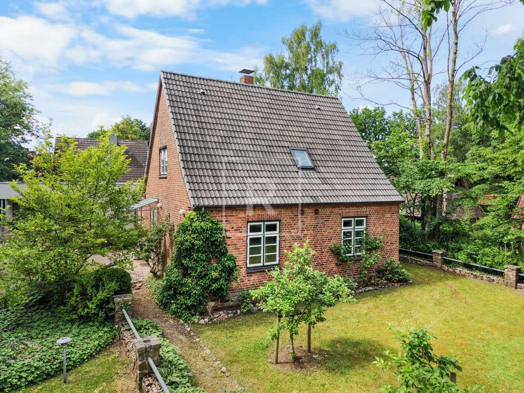 Immobilie in Aukrug - Einmalige Gelegenheit! Großzügiges Einfamilienhaus
auf schönem Grundstück direkt am Kapellenbach in - Bild 5