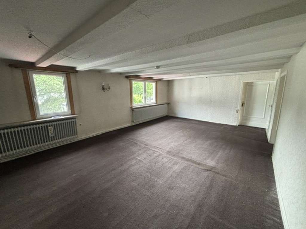 Immobilie in Eslohe - Immobilienpaket: Wohnung (ca. 111 m²), Dachboden, EG-Gewerbe und Miteigentumsanteil am Grundstück - Bild 0