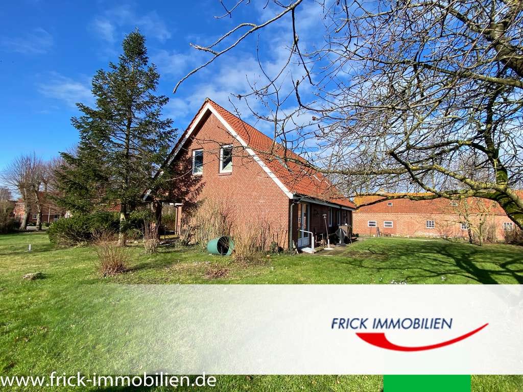 Immobilie in Göhl - Resthof mit Wohnhaus, ehem. Wirtschaftsgebäude, Doppelgarage und 0,82 ha Land - Bild 3