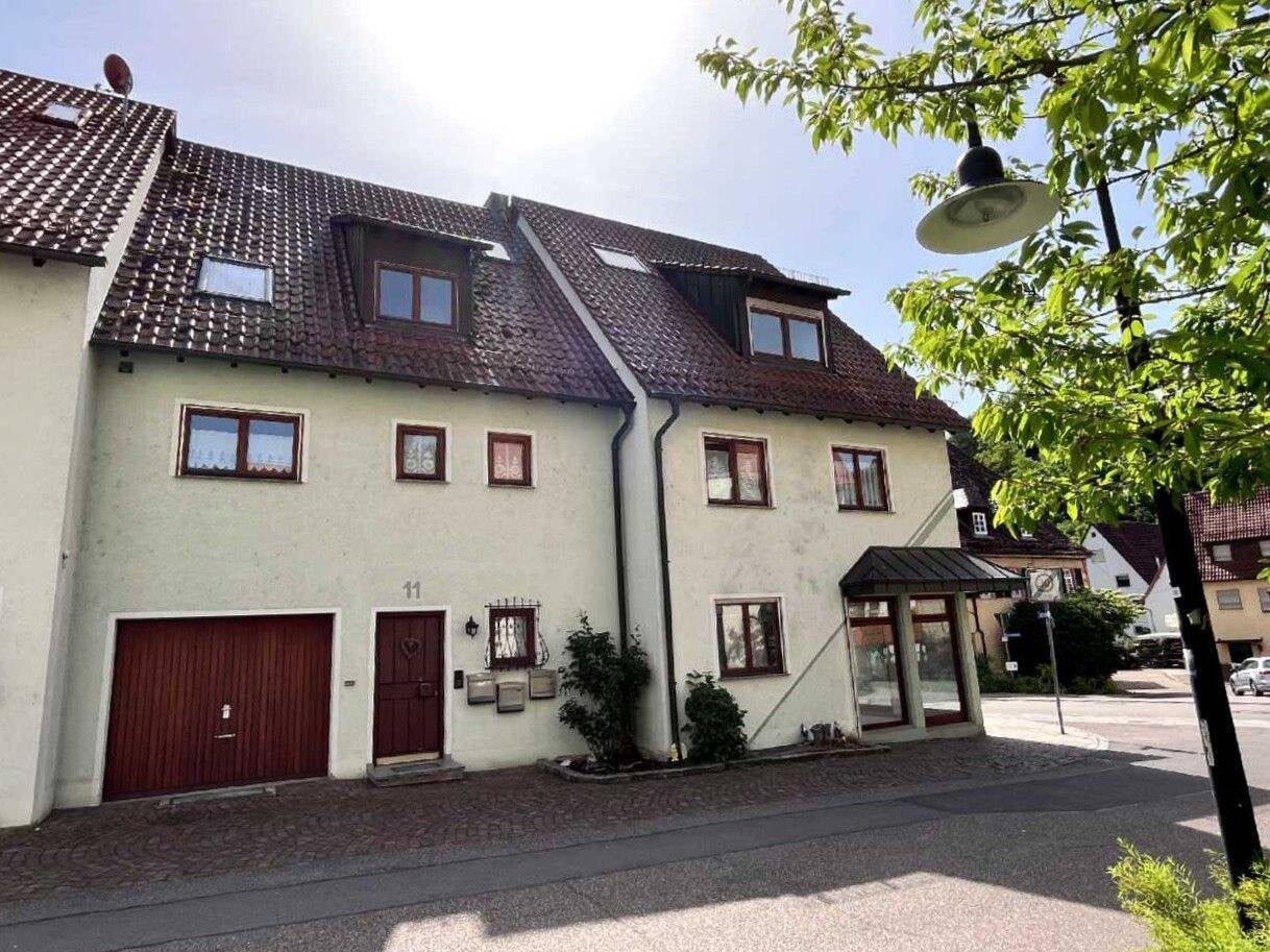 Immobilie in Mönsheim - Wohn- und Geschäftshaus mit vielfältigen Nutzungsmöglichkeiten im Ortszentrum von Mönsheim - Bild 1