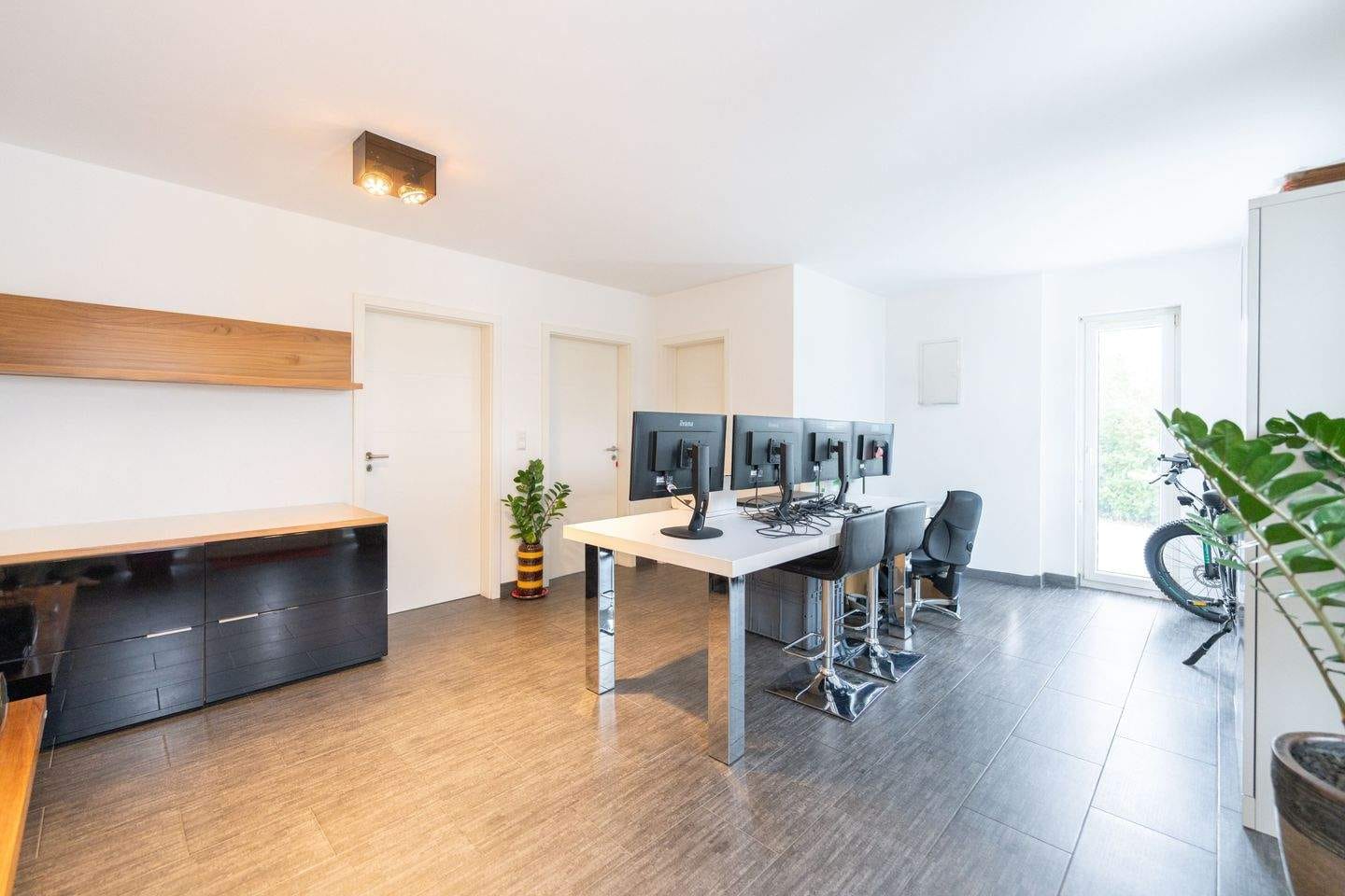 Immobilie in Neustadt bei Coburg - Großzügiges Architektenhaus mit Ausblick! + Doppelgarage + Sauna + Terrasse + Einbauküche! - Bild 1