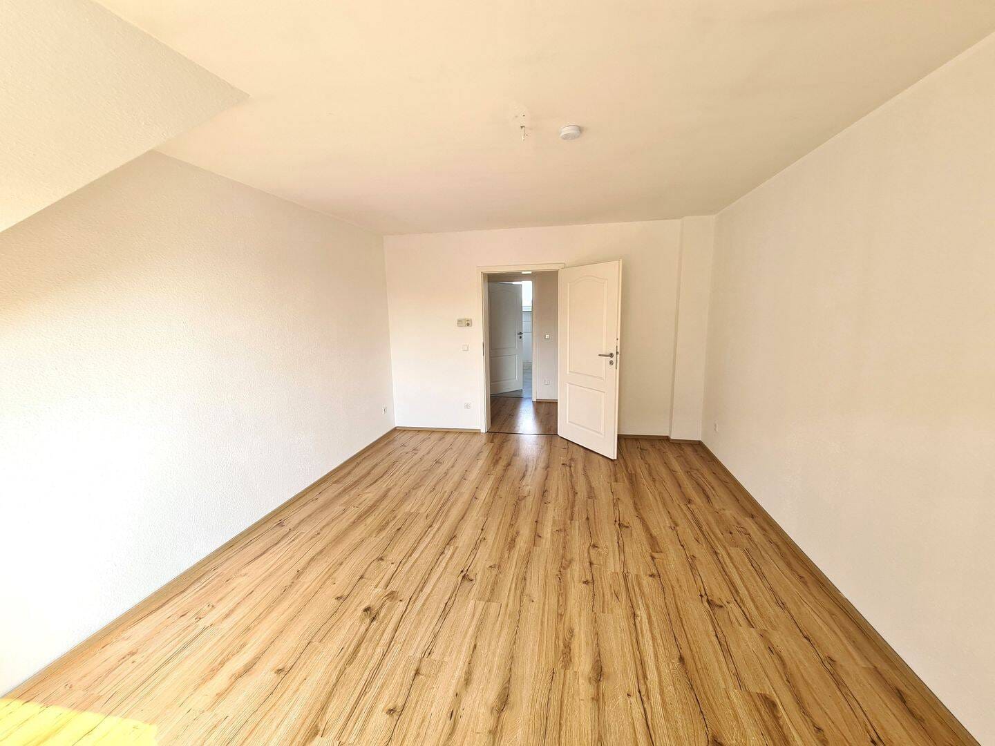 Immobilie in Ahlen - Provisionsfrei vom Eigentümer in der Innenstadt, eine sehr gepflegte 4-Zimmerwohnung im 2.OG eines 3-Familienhauses. - Bild 3
