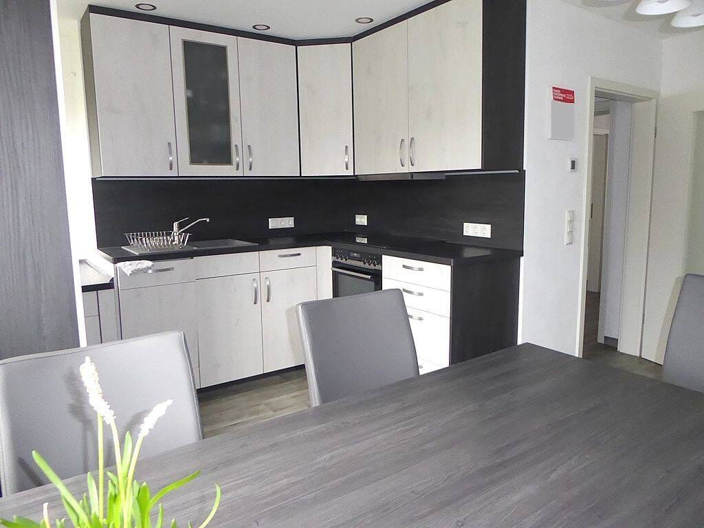 Immobilie in Rosenthal am Rennsteig - Einziehen und wohlfühlen - Kernsanierte 3 Zimmer Eigentumswohnung - Bild 1