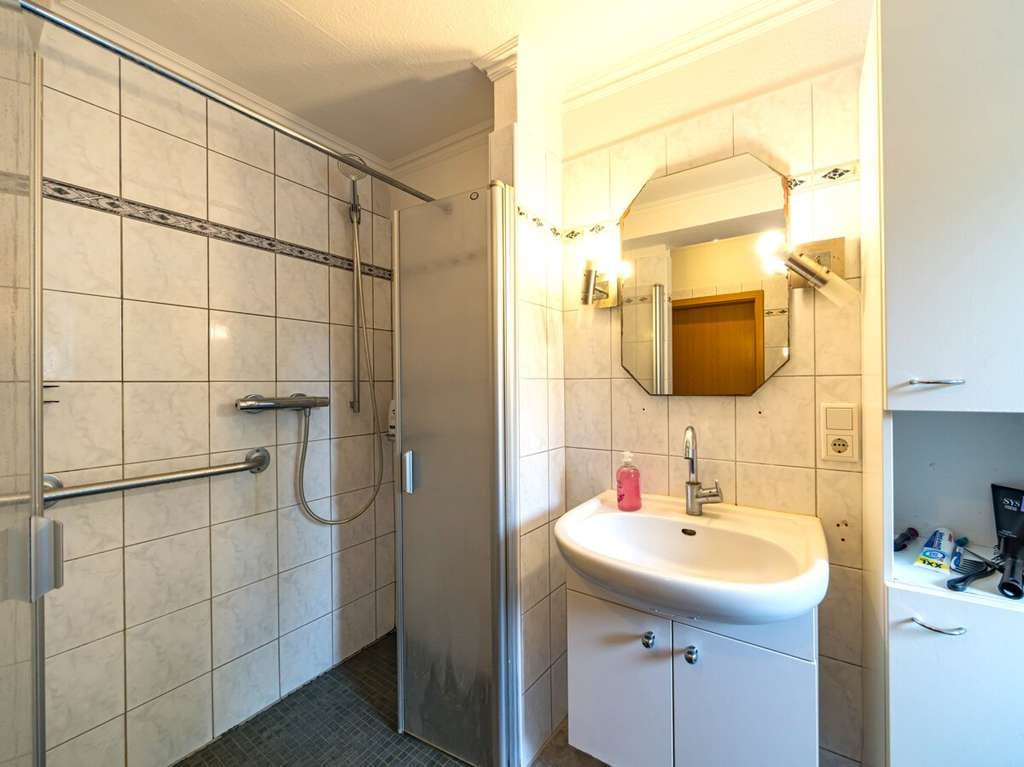 Immobilie in Bad Zwischenahn - Solides Zweifamilienhaus auf herrlichem Grundstück in gefragter Lage in Bad Zwischenahn - Bild 4