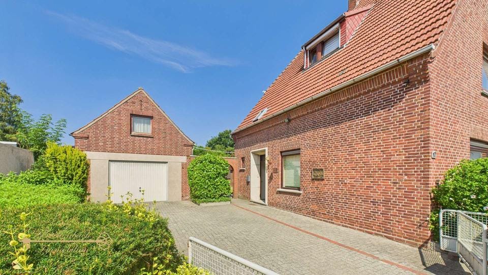 Immobilie in Lemwerder - Lemwerder • Einfamilienhaus mit Entwicklungspotenzial & angrenzendem Baugrundstück - Bild 0