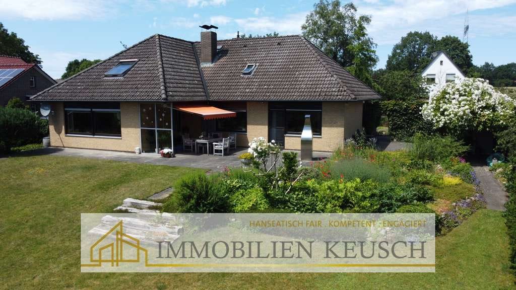 Immobilie in Hassendorf - Traumgarten mit Teich, Bungalow mit Ausbaupotenzial & Sonnenterrasse in ruhiger Lage, Doppelgarage - Bild 1