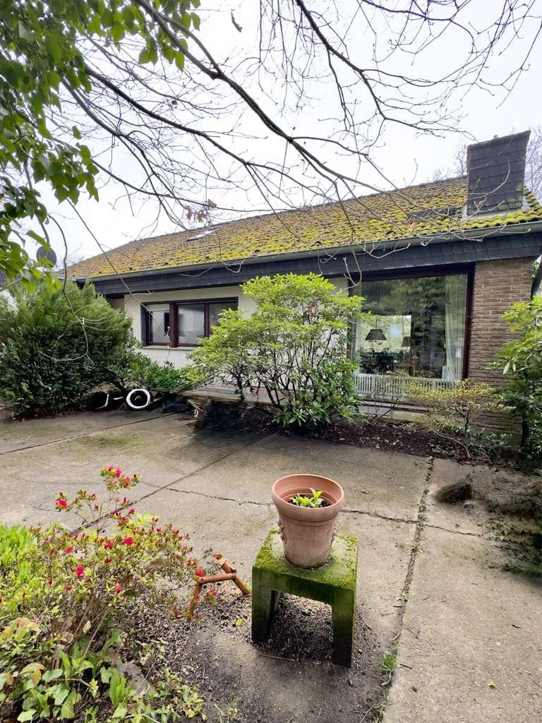 Immobilie in Rösrath - Einfamilienhaus mit Einliegerwohnung
in Rösrath, 
großes Grundstück & enormes Potenzial - Bild 2