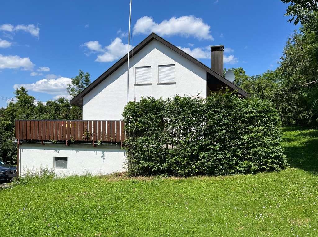 Immobilie in Ingelfingen - Raum zum Leben: Großes Einfamilienhaus mit Garage und viel Potenzial - Bild 0