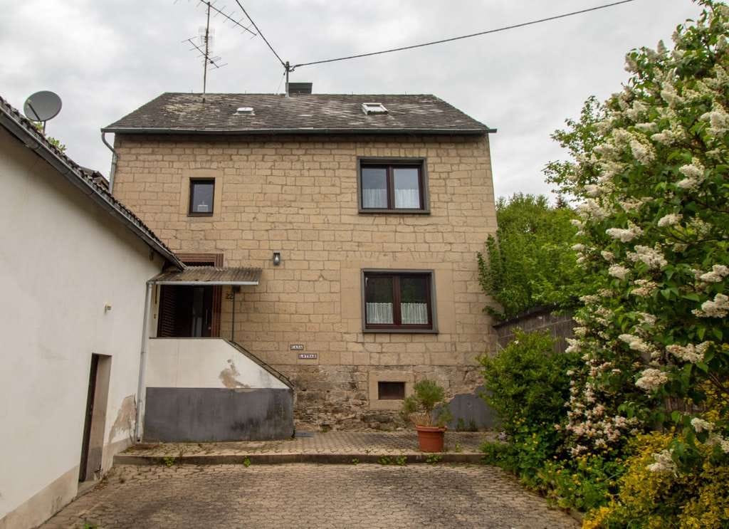 Immobilie in Weibern - Saniertes Tuffsteinhaus mit Charme - Wohnkomfort und Ausbaupotenzial in Weibern - Bild 0