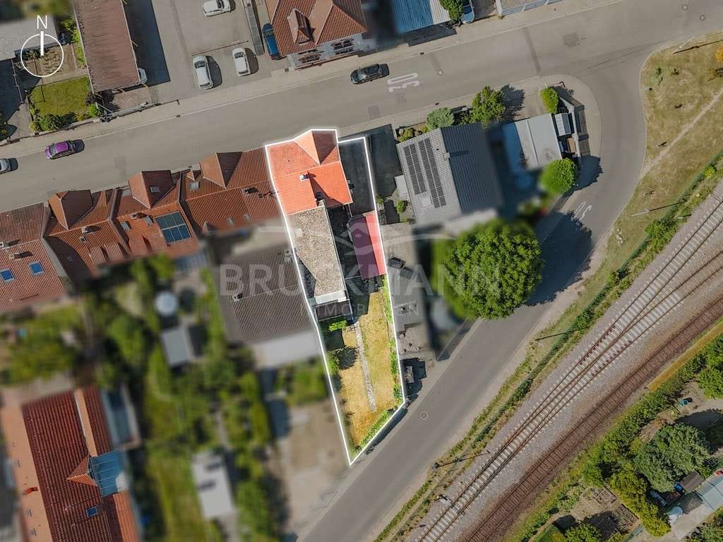Immobilie in Grünstadt - Mehr Raum für alle: Großes Familienhaus mit Garten in zentraler Wohnlage! - Bild 4