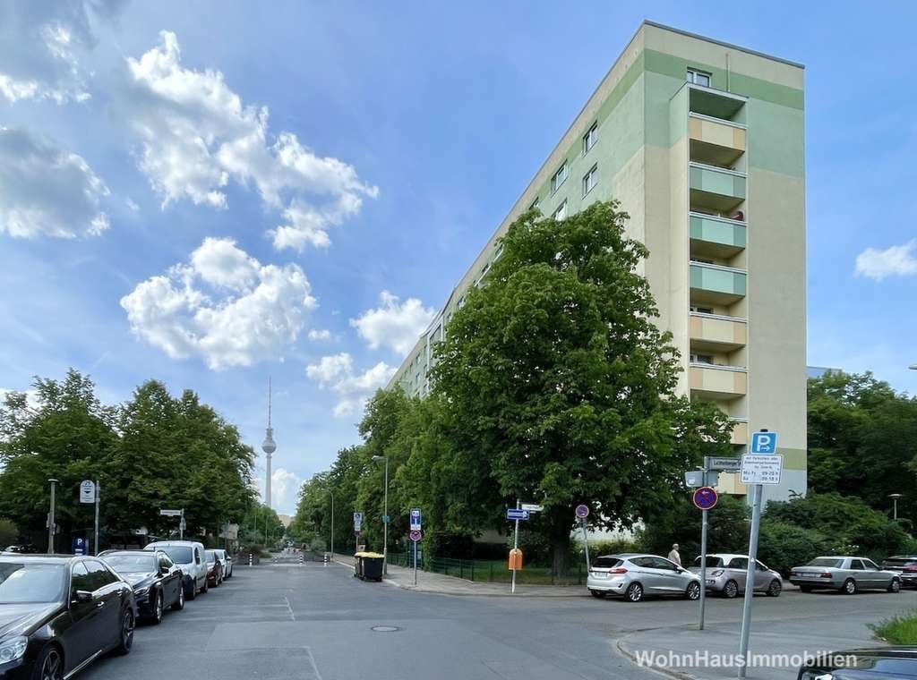 Immobilie in Berlin - Vermietete 2-Zimmer-Wohnung mit Südbalkon nahe Alexanderplatz - Bild 0