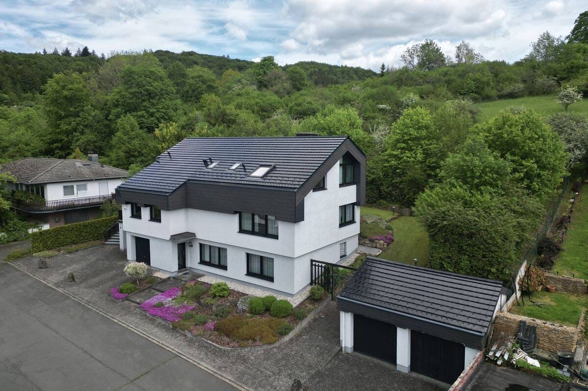 Immobilie in Pelm - Gepflegte Immobilie mit traumhaftem Burgblick in exponierter Höhenlage von Pelm - Bild 2