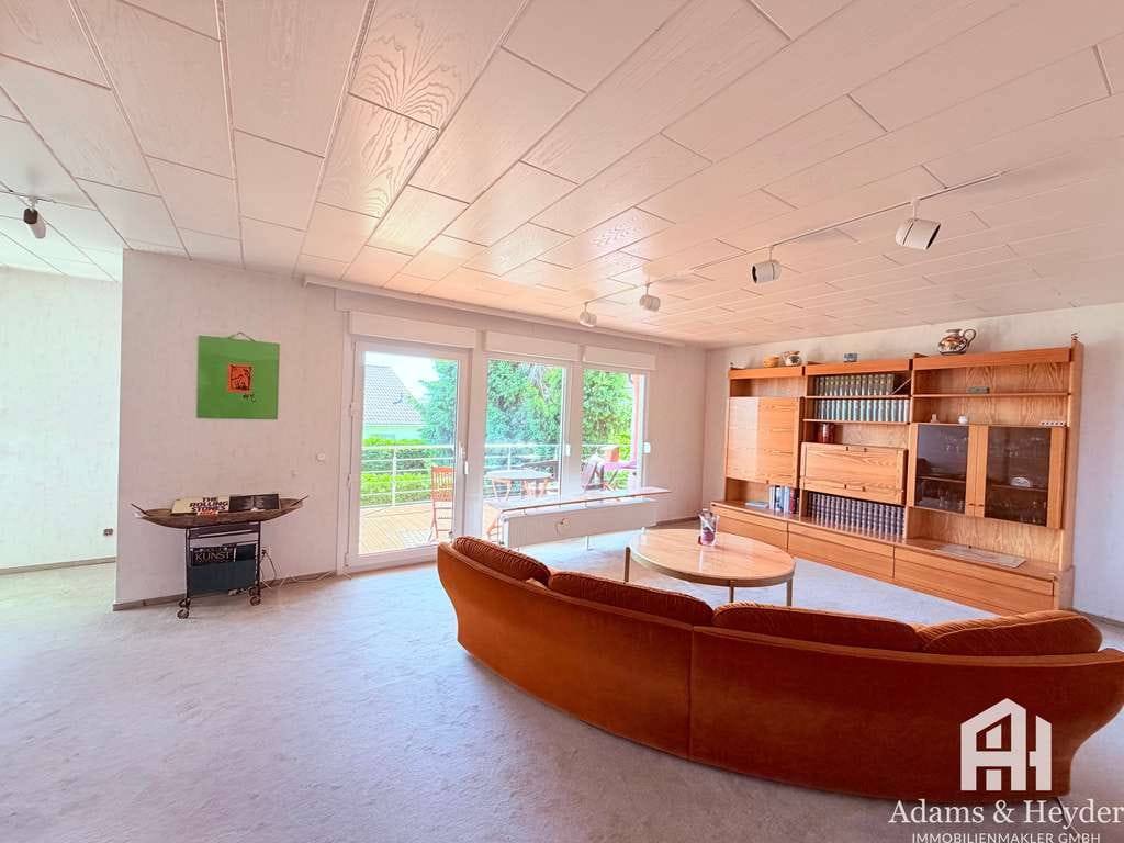 Immobilie in Grebenstein - Großzügiges Ein- Zweifamilienhaus mit viel Potenzial in ruhiger Wohnlage von Grebenstein - Bild 3